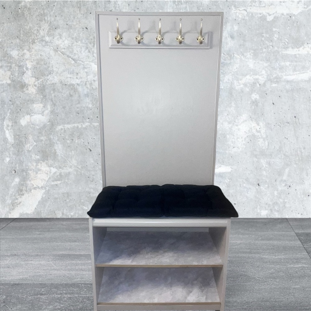 Beautiful hall tree/ bench on wheels with shoe storage!